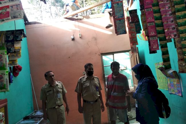 Jatinom, Rumah roboh kena angin di Desa Cawan