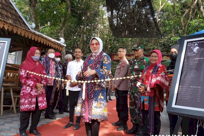 Peresmian Kafe di Desa Tibayan Kecamatan Jatinom Oleh Ibu Bupati Klaten