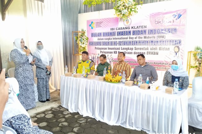 HUT IBI Ke 72 & Pekan Imunisasi Dunia di Desa Socokangsi Kecamatan Jatinom