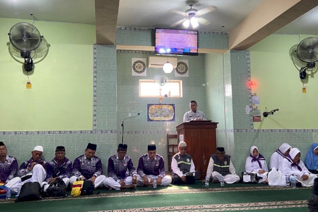 Camat Jatinom Melepas Jamaah Haji 2024 