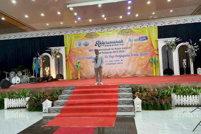 Sambutan Camat Jatinom dalam acara Akkirussanah SDIT An Najah Jatinom