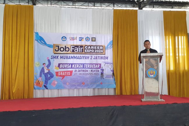 Pembukaan job fair Oleh Camat Jatinom di SMK Muh 2 Jatinom