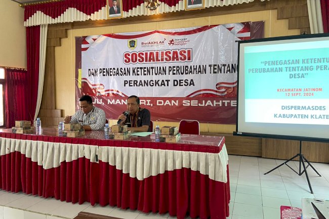 Sosialisasi dan Penegasan Ketentuan Perubahan Perangakat Desa Oleh narasumber dari Dispermasdes Kab. Klaten Bp. Agung