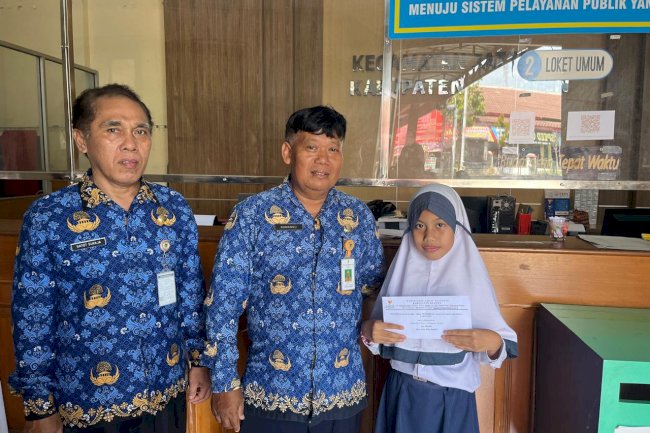 Pemberian bantuan dari BAZNAS untuk anak yatim piatu dari tingkatan SD-SMP-SMA sejumlah 10 orang