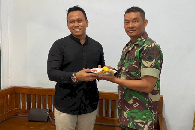 Camat Jatinom Beserta jajaran meberikan kejutan di hari HUT TNI ke 79 Koramil Jatinom