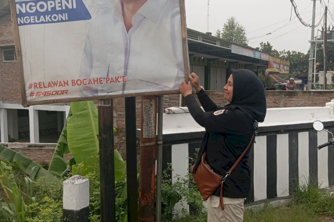 Kasi trantibund Kecamatan Jatinom meminpin Giat penertiban APK hari minggu 24 November  2024