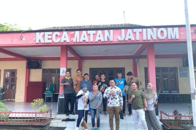 AKSI BERSIH LINGKUNGAN MENDUKUNG GAYA HIDUP MINIM SAMPAH DALAM RANGKA PERINGATAN HARI PEDULI SAMPAH NASIONAL TAHUN 2025 KECAMATAN JATINOM