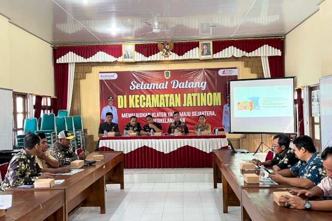 Kegiatan hari Selasa dan Rabu,22-23 April 2025 di Aula Kecamatan Jatinom : Sosialisasi Perda Kab. Klaten Nomor 6 Tahun 2018 tentang Penyelenggaraan Pengelolaan Sampah Oleh Narasumber Anggota Dewan Dapil III