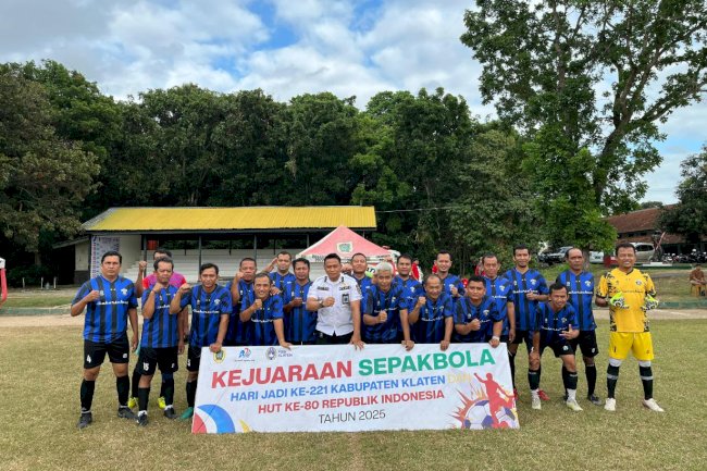 Kesebelasan JATINOM FC ikut memeriahkan HUT Klaten dalam Rangkaian Sepakbola yang di adakan di lapanagan DOKLIKAPUR Wedi Klaten