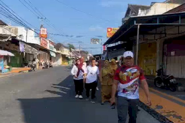 Jatinom Haornas, Salam Olah Raga " memperingati hari Olahraga Nasional 9 September 2025 Camat dan jajarannya melakuan giat jalan Sehat 