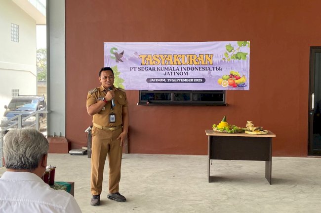 Senin, 29 September 2025 Camat Jatinom Beserta Kepala Desa se Kecamatan Jatinom Menghadiri Tasyakuran PT Segar Kumala Indonesia Tbk Jatinom di Desa Pandeyan