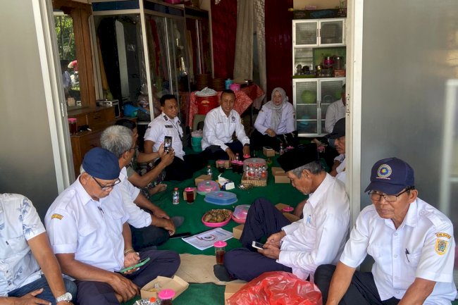 Rabu 24 September 2025, Paguyunan Kadus Se Kecamatan Jatinom dalam rangka percepatan PBB di rumah Kadus Cawan