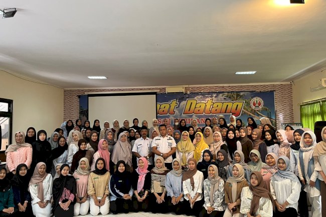 Rabu, 22 Oktober 2025 di Ruang Aula Jurusan Kebidanan Politeknik Kesehatan Surakarta sbg Narasumber Pembekalan Praktik Kebidanan Komunitas Prodi D3 Kebidanan