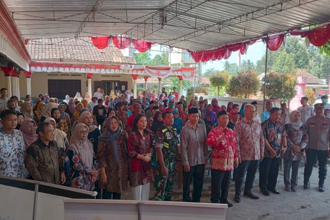 Dokter spesialis keliling di desa Beteng.