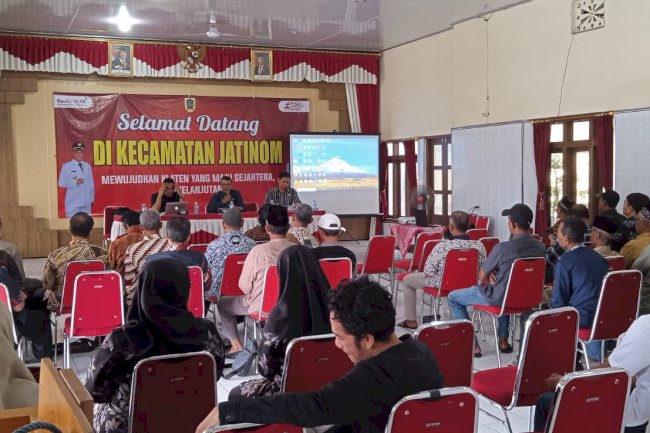 Rakor BPD se Kec Jatinom Dengan Narasumber TA PM Kab. Klaten Bp. Muhharom, di dampingi Kasi Tapem Kecamatan Jatinom Agung Setyawan, SE, rakor BPD guna Penyelarasan dan Dukungan Kepada KOPDes ' Jatinom 30 Okt 2025