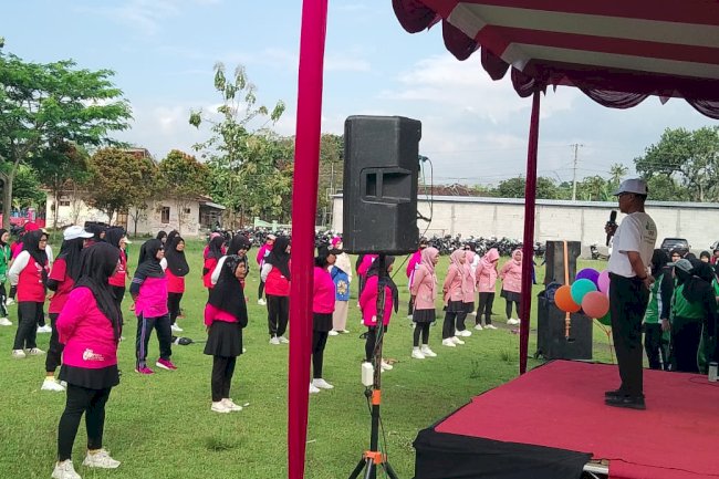 Senam bersama Poltekes di DS. Mranggen dg berbagai kegiatan kesehatan