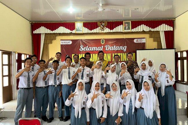 giat hari Kamis, 20 November 2025 bertempat di Aula Kecamatan Jatinom : Sosialisasi Perda Kab. Klaten No 4 Th. 2024 tentang Penanggulangan Penyakit dari Tim 1 DPRD Kab. Klaten dapil 3 dan Audiensi dari Siswa SMA N 1 Jatinom