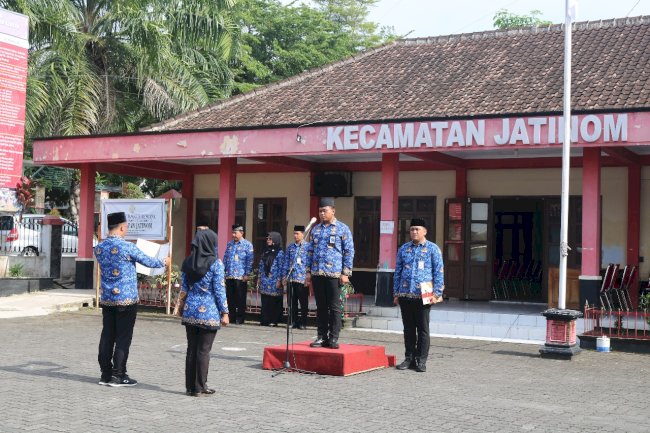 Senin, 1 Desember 2025 bertempat di Halaman Kecamatan Jatinom : Upacara HUT KORPRI Ke 54 Tahun 2025