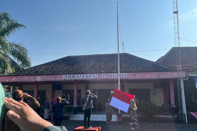  Senin, 1 Juni 2026 Upacara memperingati kelahiran Pancasila di Halaman  Kecamatan Jatinom