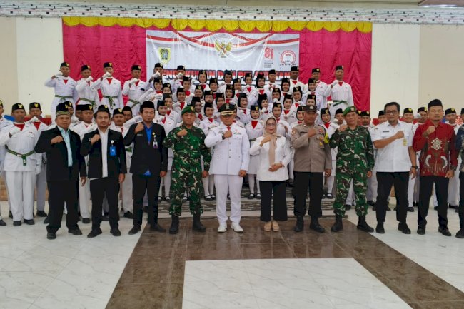 Rabu, 12 Agustus 2026 Camat Agus Sunyata, S.SiT,MH Mengkukuhkan Pasukan Pengibar bendera (Paskibraka) Tingkat Kecamatan Jatinom di Gedung candra Kirana 