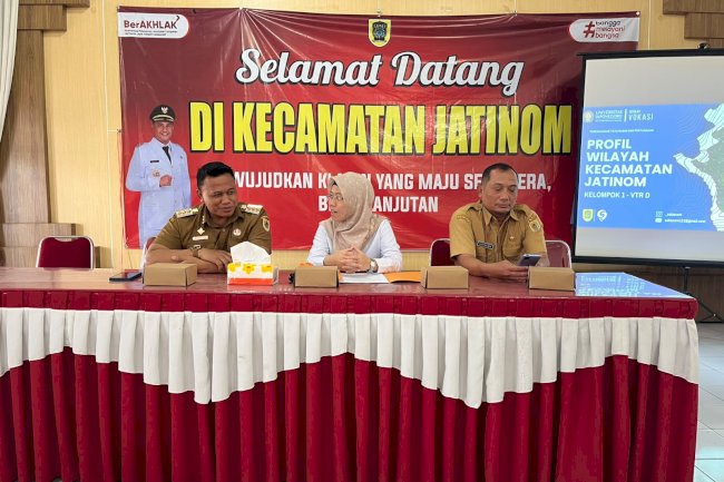 Senin, 14 September 2026 Pemaparan profil wilayah Kec. Jatinom oleh KKN Undip diAula Kecamatan Jatinom