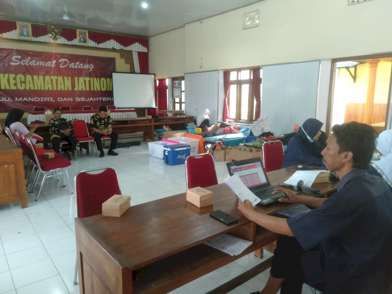 Giat Donor Darah di Kecamatan Jatinom di Aula Kecamatan Jatinom