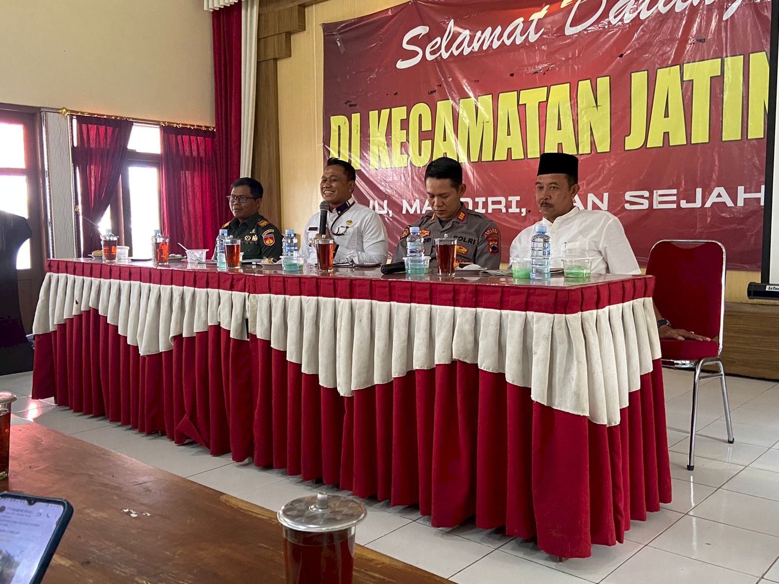 Pembubaran panitia Hari Jadi, HUT RI ke 79 dan Pembubaran Panitia Yaa Qawiyyu 2024 di aula Kantor Kecamatan Jatinom