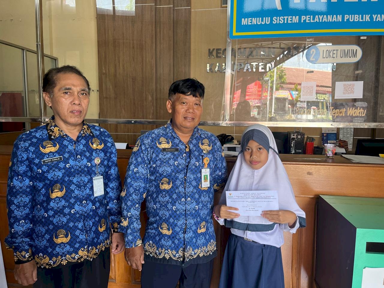 Pemberian bantuan dari BAZNAS untuk anak yatim piatu dari tingkatan SD-SMP-SMA sejumlah 10 orang