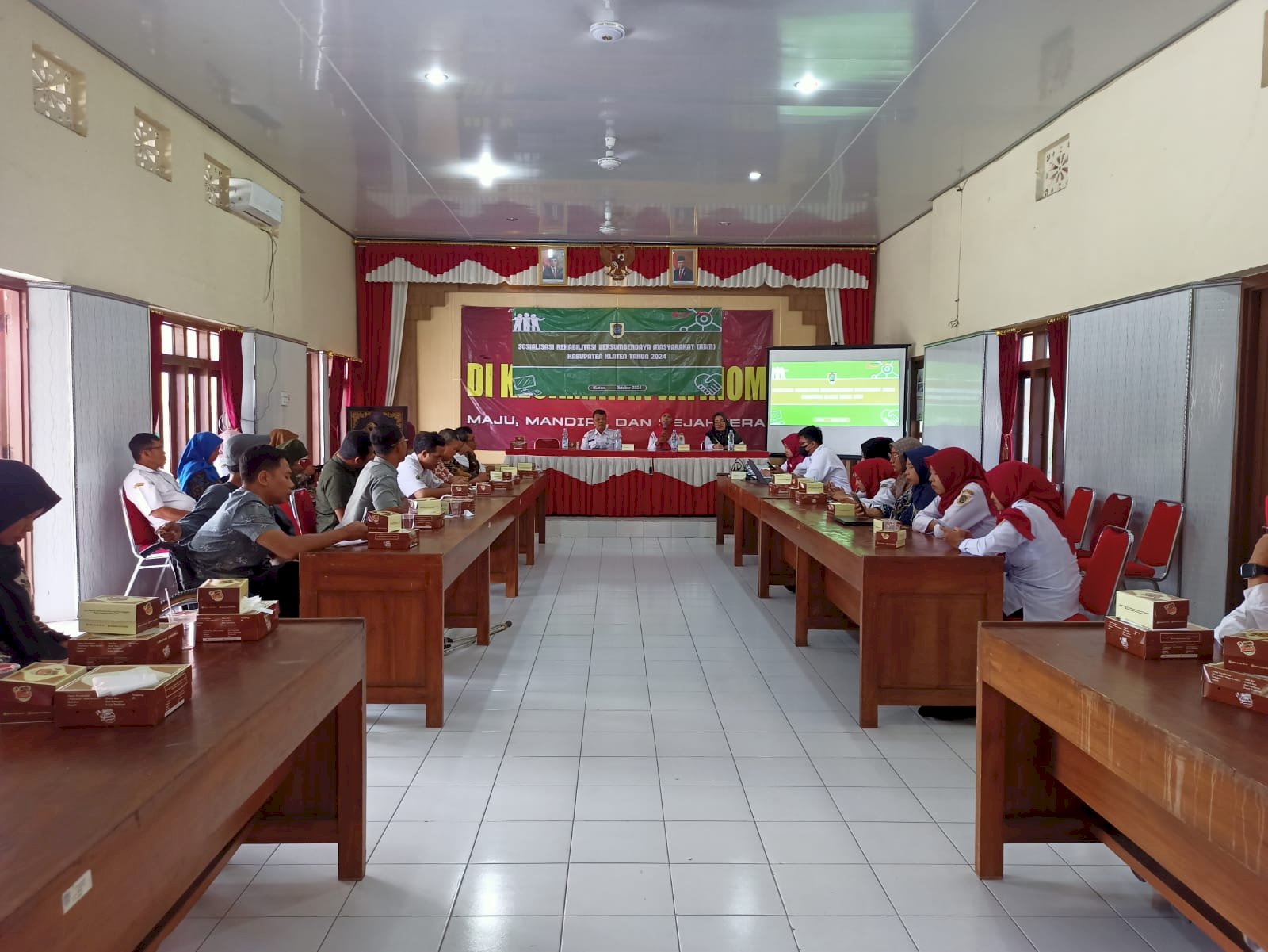 Sosialisasi Rehabilitasi Bersumber dayaMasyarakat. RBM.  Aula kecamatan.