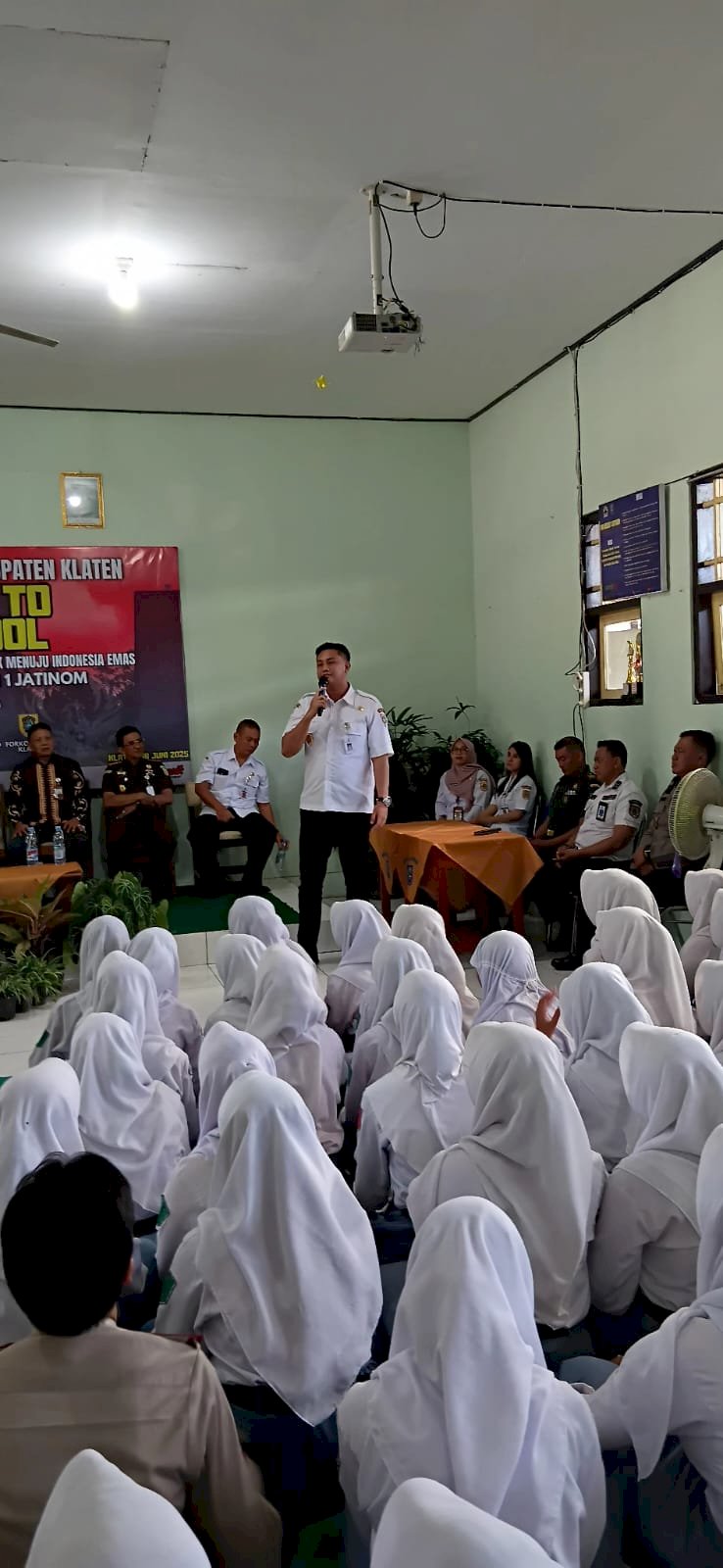 SMA 1 Jatinom di hadiri Bupati Klaten