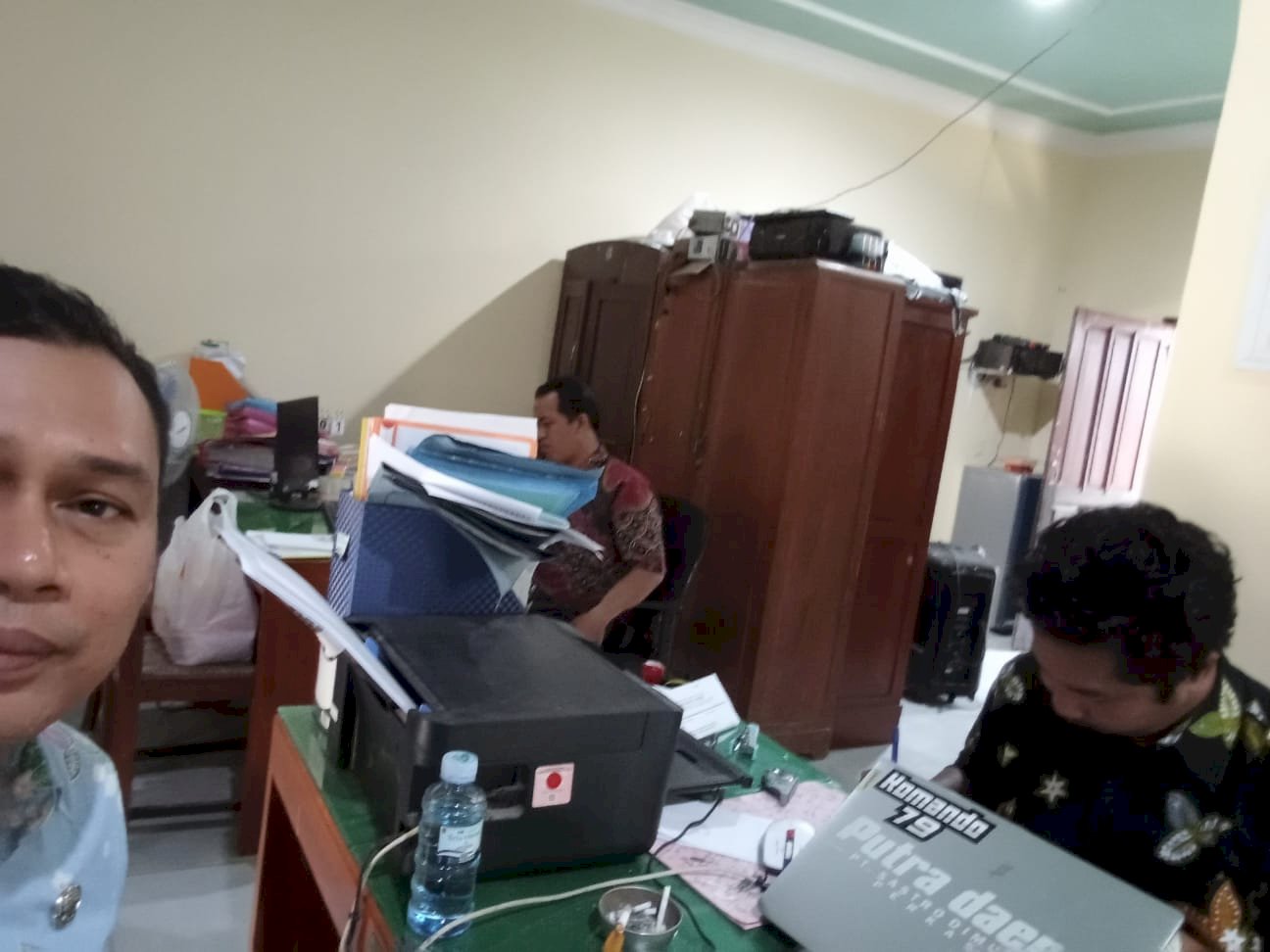 Kasi Tata Pemerintahan Kecamatan Jatinom Agung Setyawan Melakuan Monev Koprasi Desa Merah Putih di Desa- Desa Jatinom