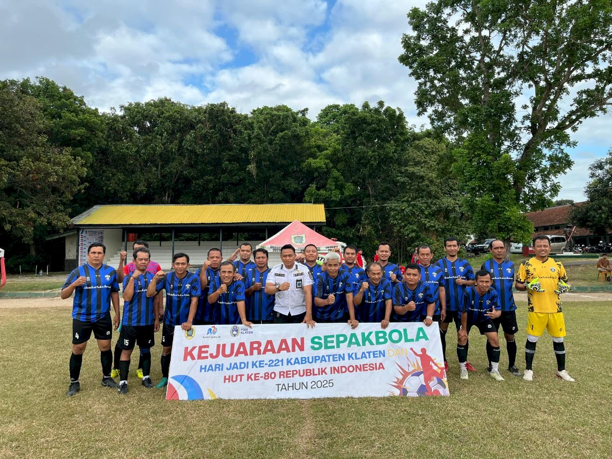 Kesebelasan JATINOM FC ikut memeriahkan HUT Klaten dalam Rangkaian Sepakbola yang di adakan di lapanagan DOKLIKAPUR Wedi Klaten