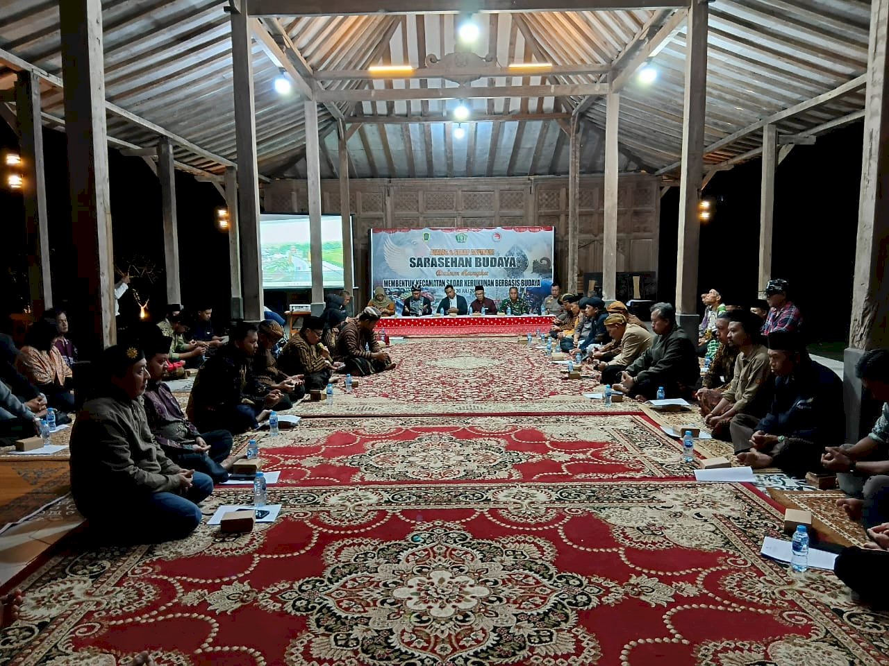 Dialog dan serap aspirasi sarasehan budaya dalam rangka Membentuk kecamatan sadar kerukunan berbasis budaya di pendopo Ashomad Kecamatan Jatinom pukul 20.00 Bersama Kesbangpol, Disbudporapar, FKUB Kabupaten Klaten serta antar umat beragama dan budayawan Kecamatan Jatinom