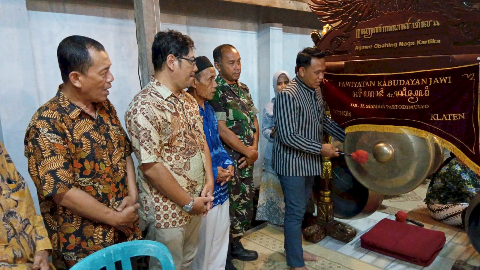 Hari Senin 4 Agustus 2025 Dengan Jadwal Pembukaan Pagelaran Seni Budaya Anak dan Pasar Seni Tahun 2025 di Galeri Ashomad Dr. H. Sismadi Partodimulyo Kelurahan Jatinom Kecamatan Jatinom (Rangkaian Acara Yaa Qowiyyu 2025)