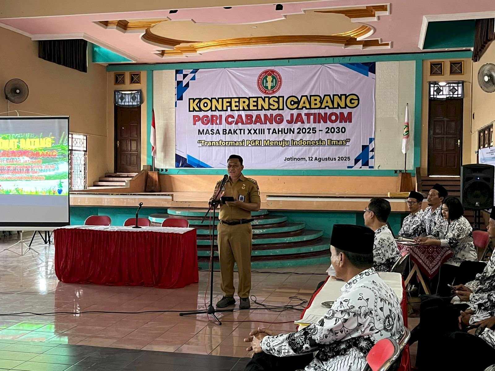 Giat hari selasa, 12 Agustus 2025 di Gedung Pertemuan KPN Wasibagno Jatinom :  “Konferensi Cabang PGRI Cabang Jatinom”