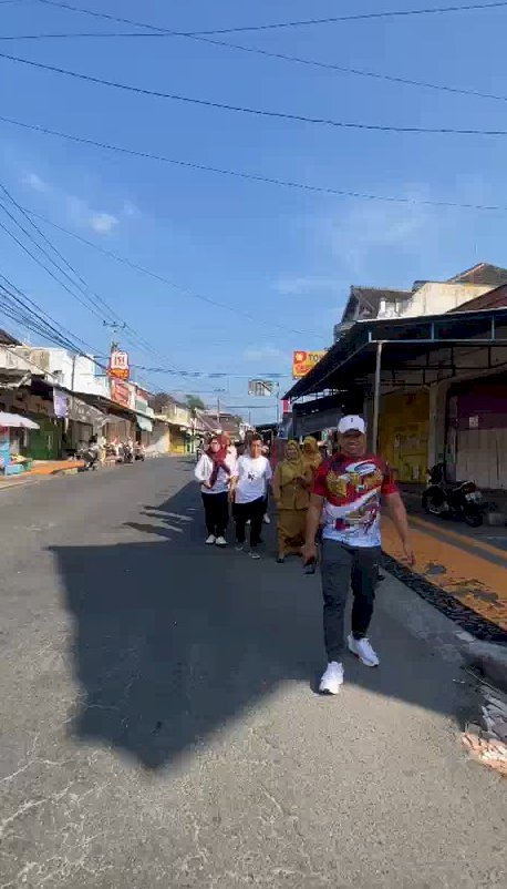 Jatinom Haornas, Salam Olah Raga " memperingati hari Olahraga Nasional 9 September 2025 Camat dan jajarannya melakuan giat jalan Sehat 