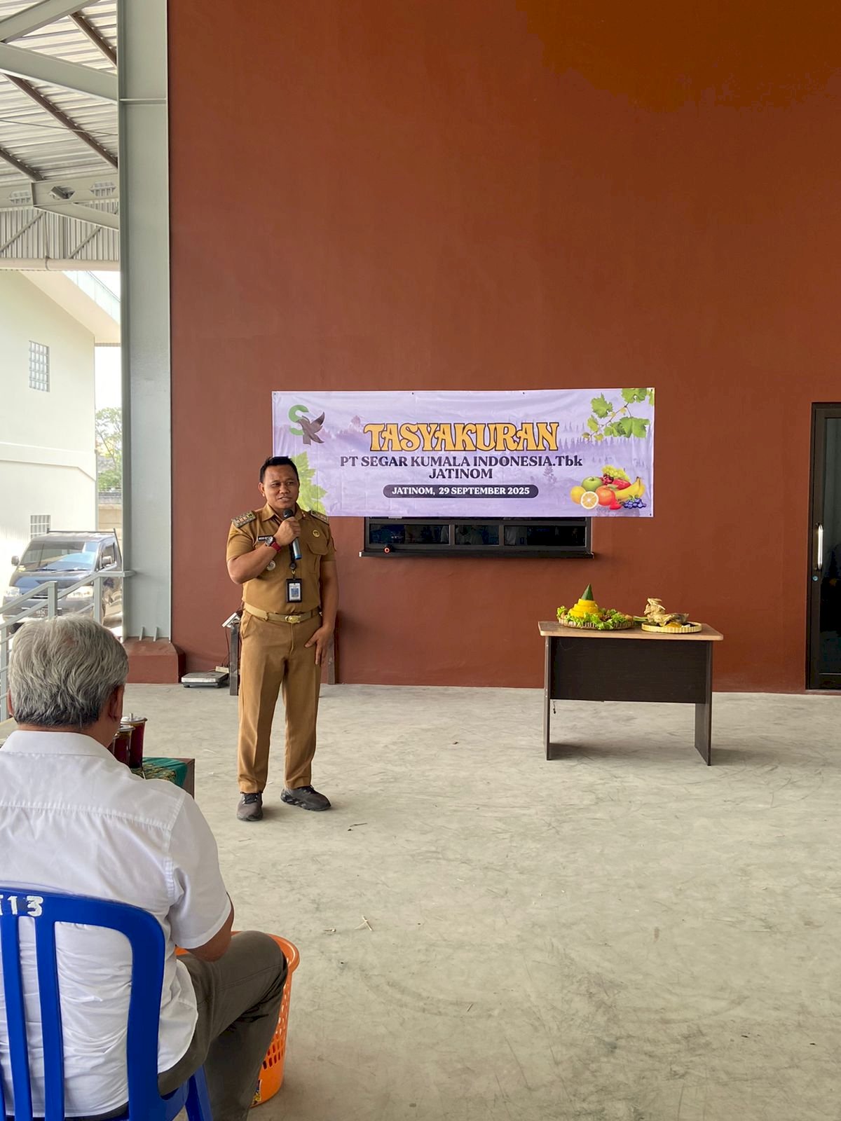 Senin, 29 September 2025 Camat Jatinom Beserta Kepala Desa se Kecamatan Jatinom Menghadiri Tasyakuran PT Segar Kumala Indonesia Tbk Jatinom di Desa Pandeyan