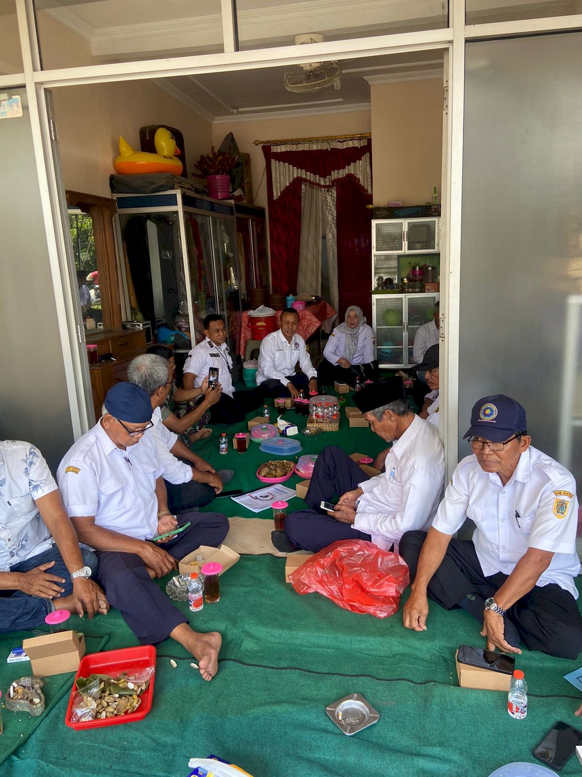 Rabu 24 September 2025, Paguyunan Kadus Se Kecamatan Jatinom dalam rangka percepatan PBB di rumah Kadus Cawan