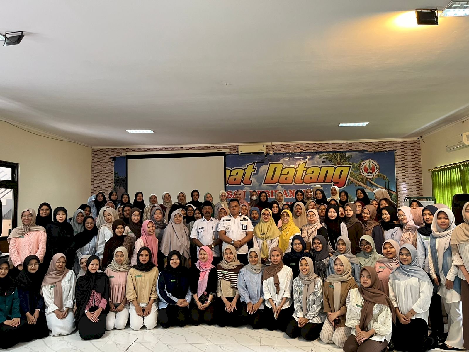 Rabu, 22 Oktober 2025 di Ruang Aula Jurusan Kebidanan Politeknik Kesehatan Surakarta sbg Narasumber Pembekalan Praktik Kebidanan Komunitas Prodi D3 Kebidanan