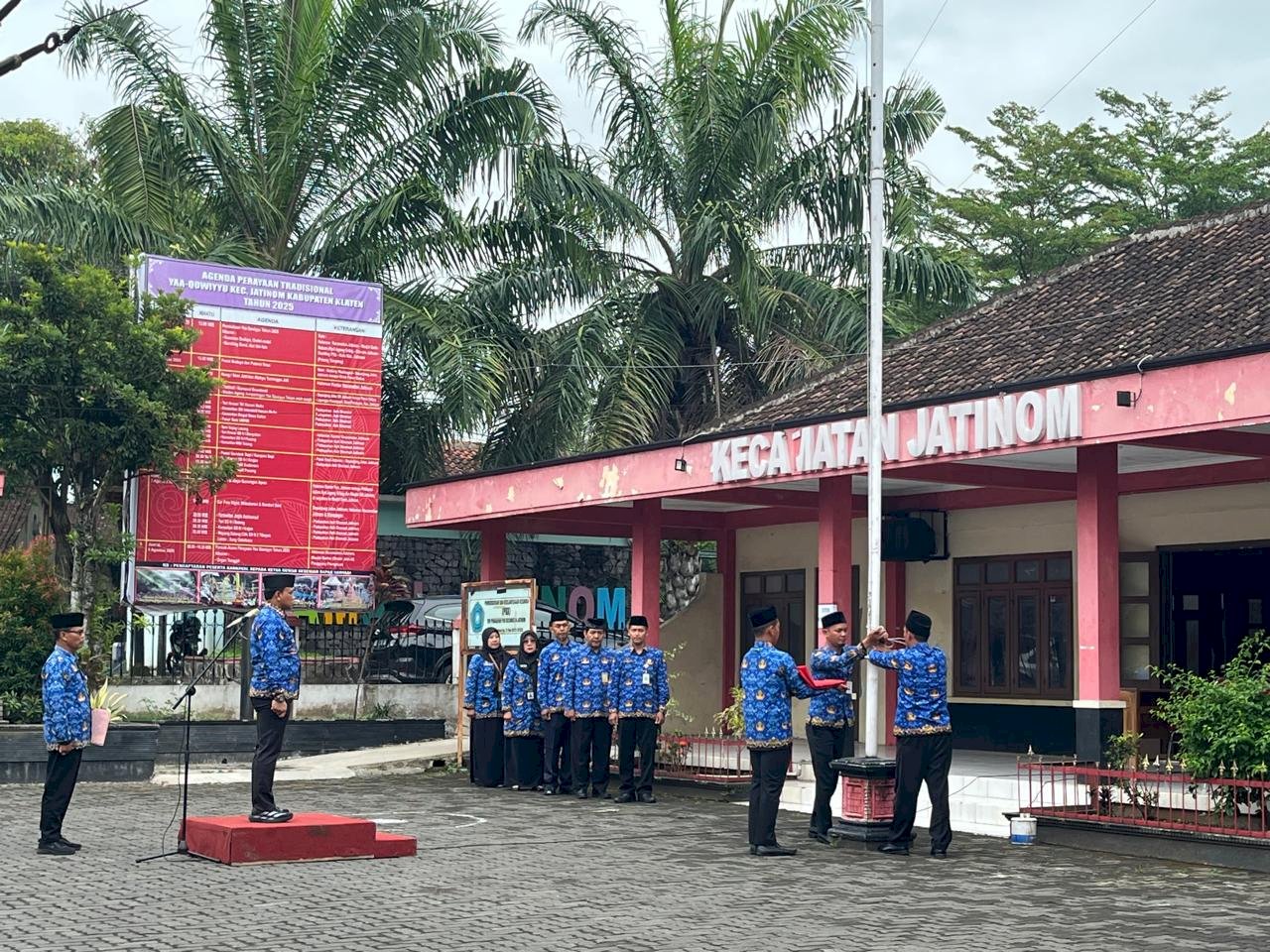 Selasa, 28 Oktober 2025 Upacara Memperingati Hari Sumpah Pemuda Tahun 2025 di Kecamatan Jatinom berlangsung Hikmat