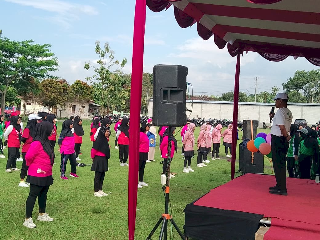 Senam bersama Poltekes di DS. Mranggen dg berbagai kegiatan kesehatan