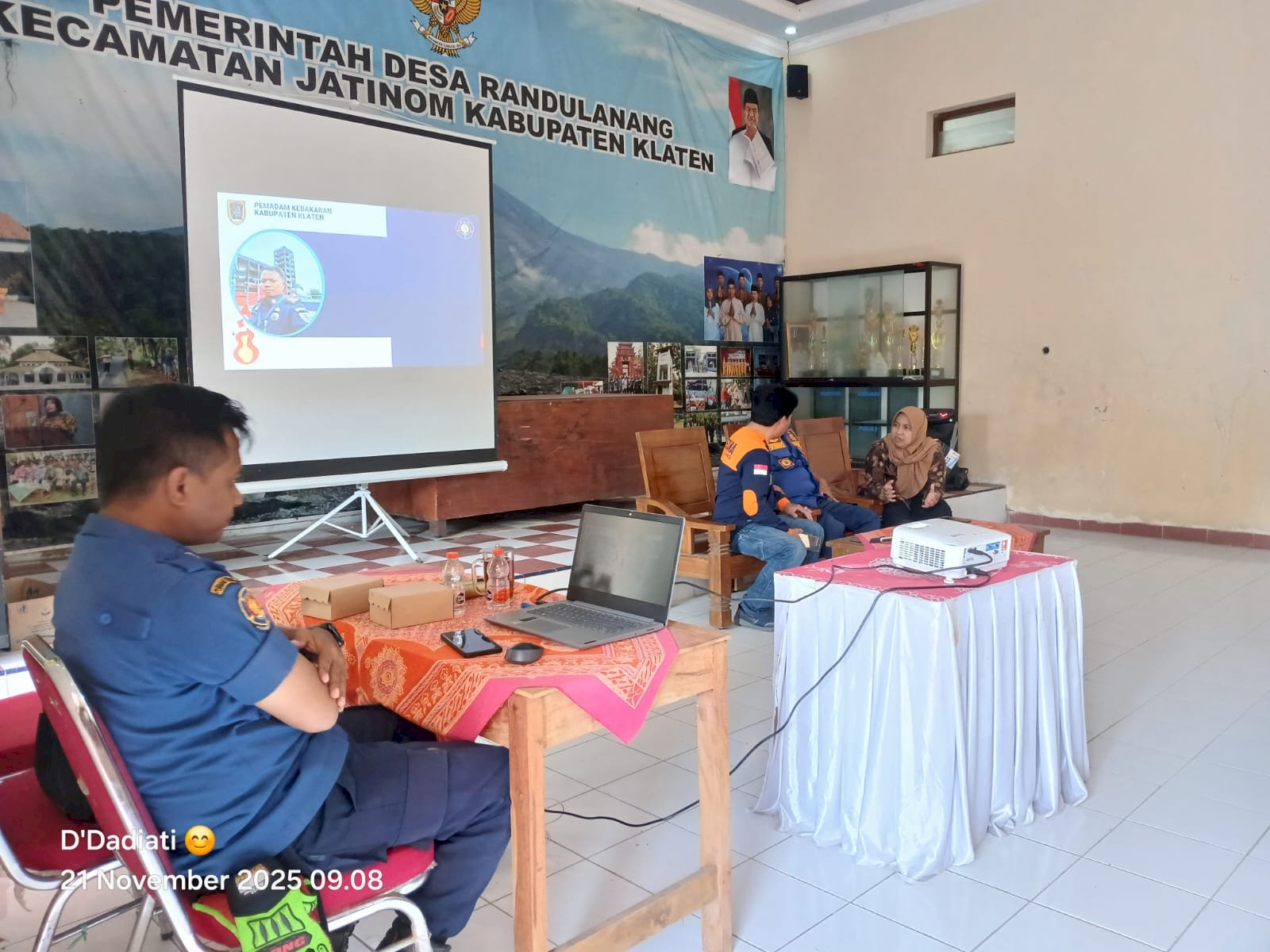 Giat pagi ini, peningkatan kapasitas relawan destana Desa Randulanang di aula baldes,jumat 21 nov 2025