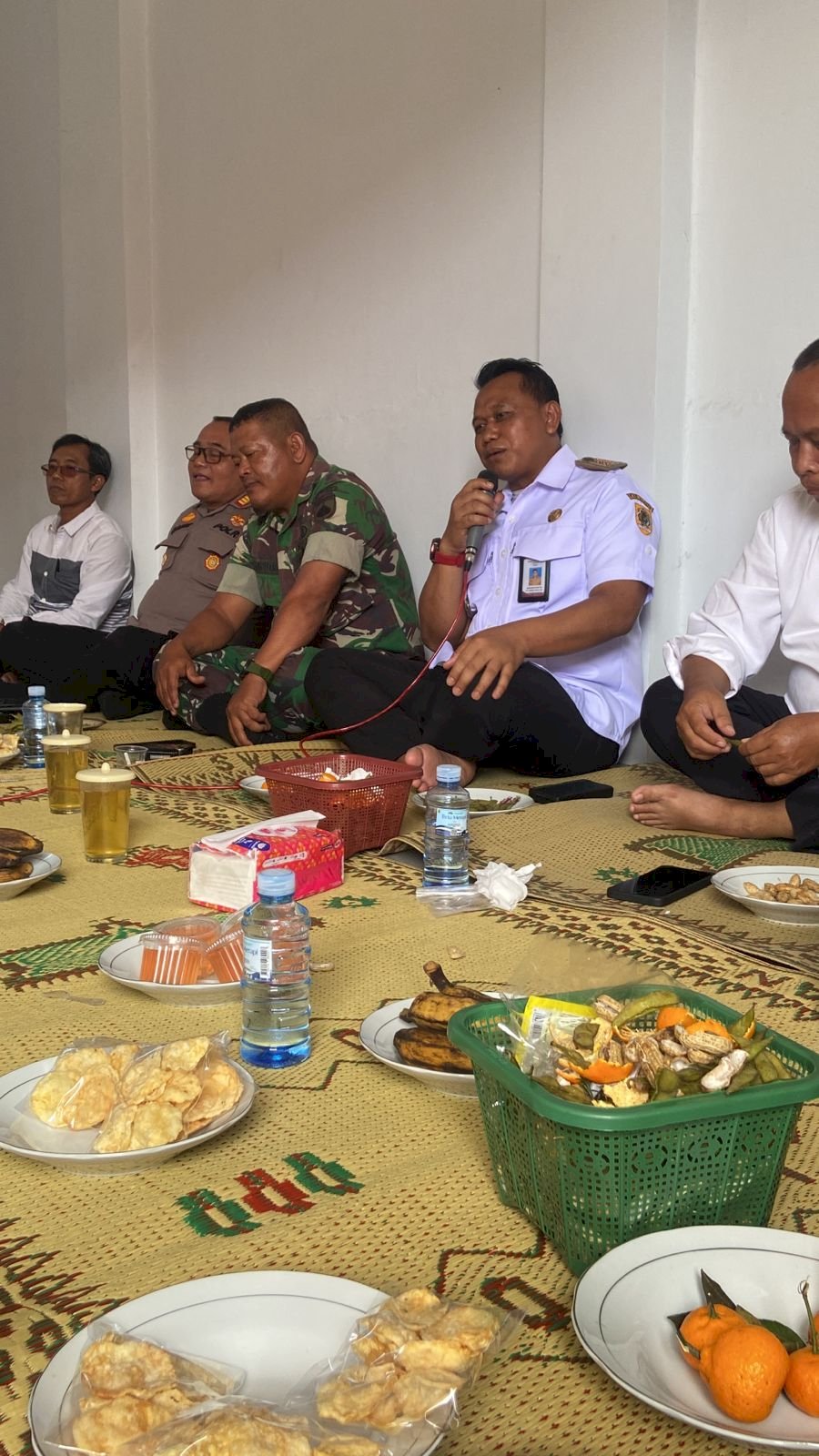Rabu, 7 Januari 2026 Paguyuban Kades/Kakel Se-Kecmatan Jatinom di Rumah Bapk Kepala Desa Puluhan " Koordinasi awal tahun guna penyelarasan pembangun di wilayah Kecamatan Jatinom bersama Muspika dan jajaran Kecamatan Jatinom"