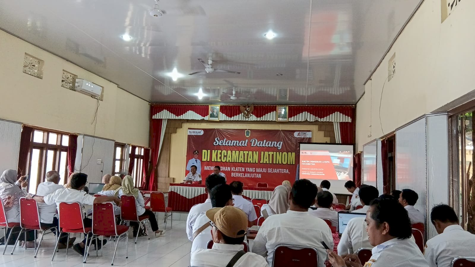 Rabu, 14 Januari 2026 'Bimtek pengisian LHKPN Kecamatan dari inspektorat Kabupaten Klate di Aula Kecamatan Jatinom