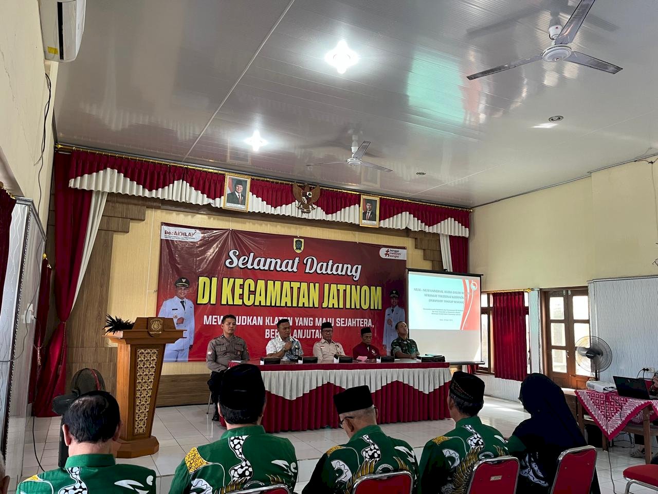 Kamis, 23 April 2026  1. Pembinaan dan penyerahan SK PKUB Kecamatan dan desa/Kel Se Kecamatan Jatinom di Aula Kec. Jatinom