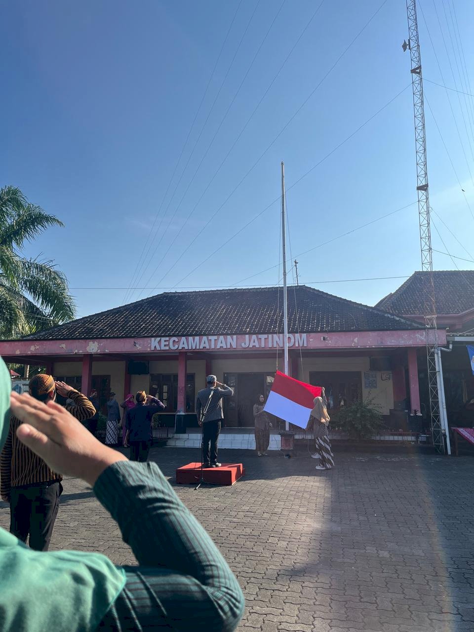  Senin, 1 Juni 2026 Upacara memperingati kelahiran Pancasila di Halaman  Kecamatan Jatinom