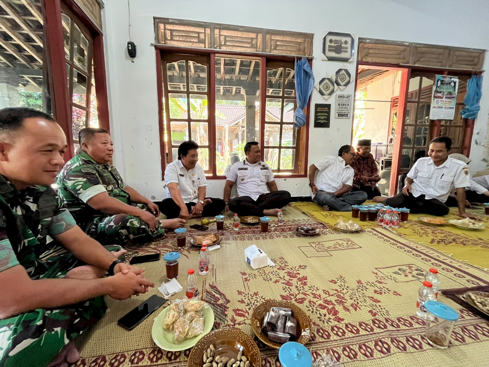  Rabu, 12 Agustus 2026 bertempat dirumah Bu Riska (Plt. Sekdes Temuireng) Paguyuban Sekdes Se Kecamatan Jatinom dan Paguyuban Kaur Kasi di rumah Mas Andri (Perangkat Desa Bandungan)