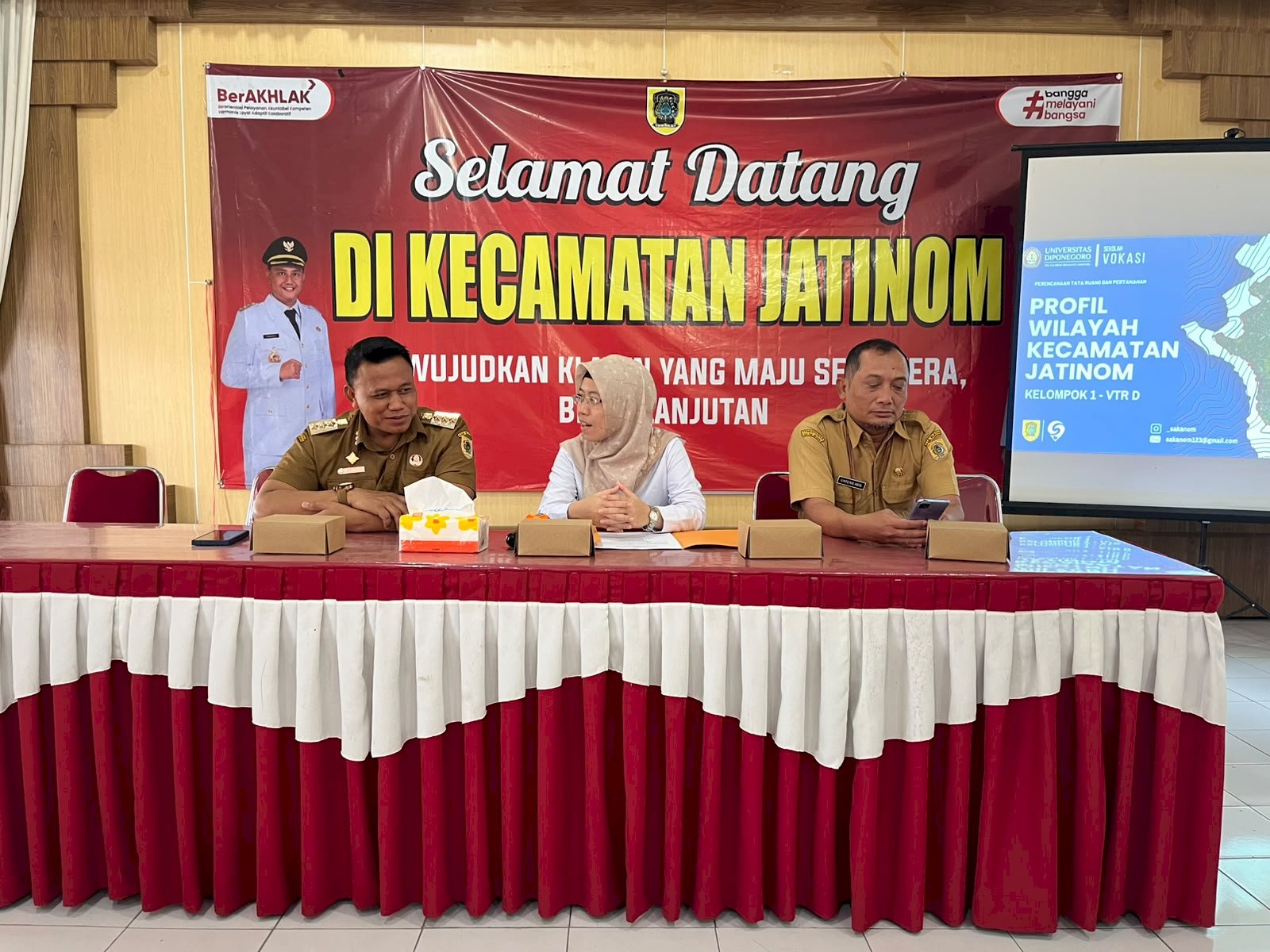 Senin, 14 September 2026 Pemaparan profil wilayah Kec. Jatinom oleh KKN Undip diAula Kecamatan Jatinom